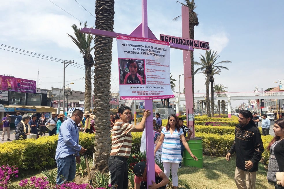 Familiares y amigos de mujeres asesinadas se manifestaron en la avenida Chimalhuacán para recordar a Lupita , la niña de 4 años hallada muerta el año pasado en el Bordo de Xochiaca. Foto: EMILIO FERNÁNDEZ. EL UNIVERSAL