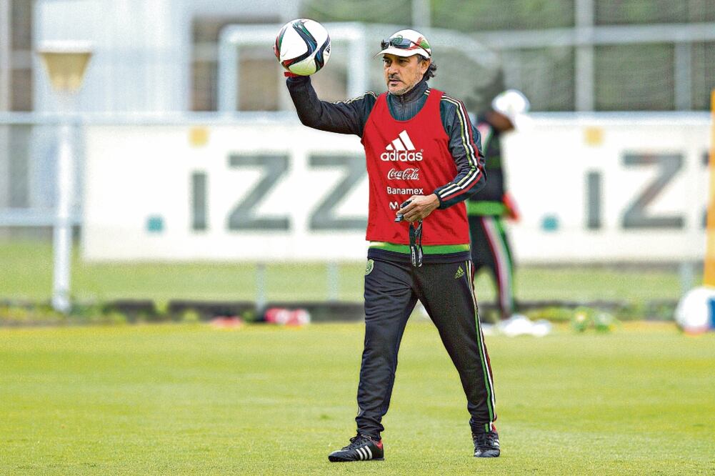 Raúl Gutiérrez dirigió el entrenamiento del combinado nacional en el Centro de Alto Rendimiento (ERNESTO PÉREZ M. IMAGO7)