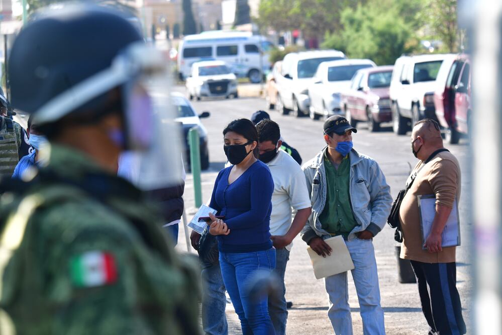 Después del ingreso violento al Hospital de Las Américas, personal de la Guardia Nacional permanece en la zona para el resguardo de la seguridad. Fotos: HUGO GARCÍA. EL UNIVERSAL