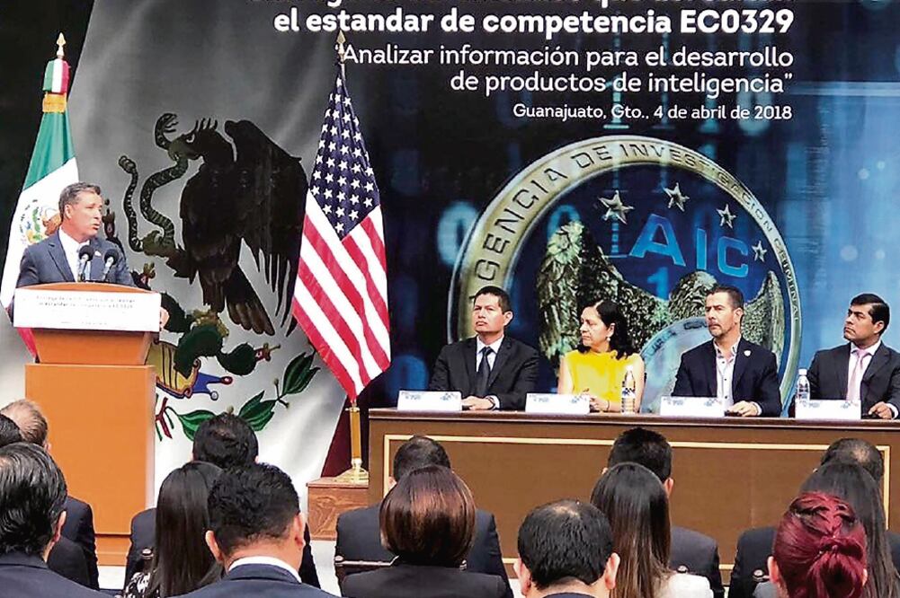 El gobernador Miguel Márquez Márquez destacó la importancia de la capacitación en los temas sobre seguridad de manera binacional 