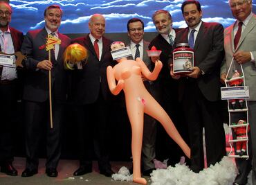 Muñeca inflable para "estimular la economía" desata polémica en Chile
