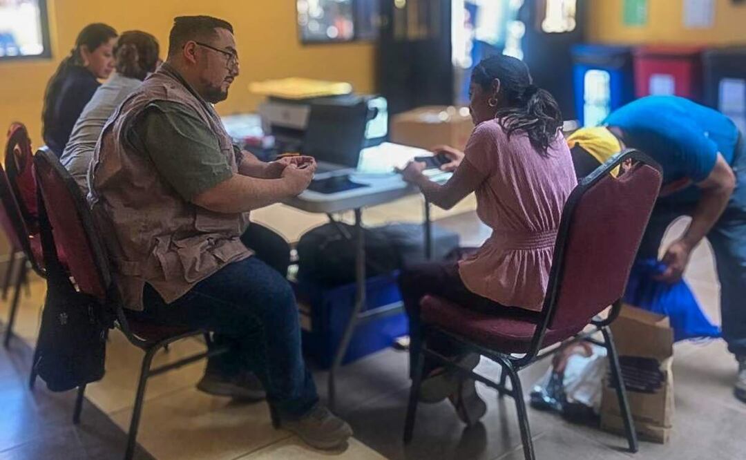 Autoridades del Instituto Guatemalteco de Migración junto a víctimas de desplazamiento forzado en Chiapas debido a la violencia (14/02/2025). Foto: Instituto Guatemalteco de Migración