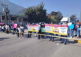 Docentes y trabajadores de la Universidad Popular de Veracruz realizan protestas en varias ciudades; exigen pago de sueldos atrasados
