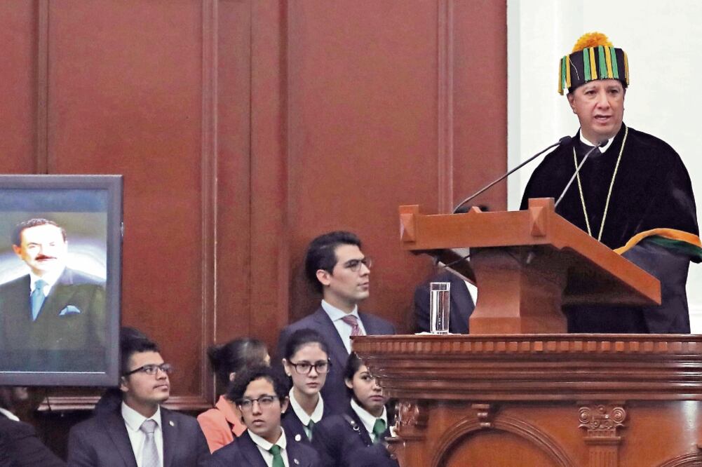 Jorge Olvera García, rector de la UAEM, destacó la labor del Licenciado Juan Francisco Ealy Ortiz (ARCHIVO EL UNIVERSAL)