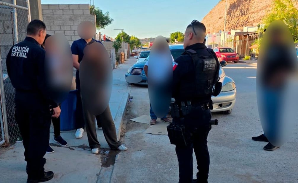 Policías informan a los jóvenes sobre riesgos virtuales (11/12/2025). Foto: Especial