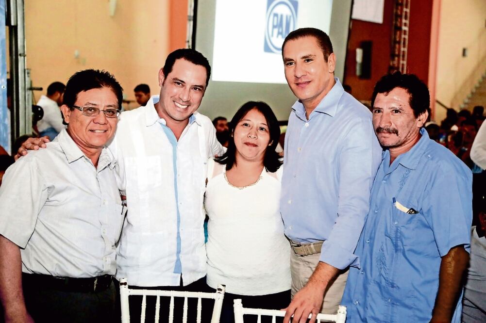 El Ejecutivo estatal poblano fue invitado por la empresaria Beatriz Lago a un evento al que asistieron más de 2 mil militantes del blanquiazul (ARCHIVO EL UNIVERSAL)