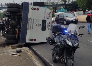 Volcadura de una camioneta de valores deja un custodio herido en Azcapotzalco