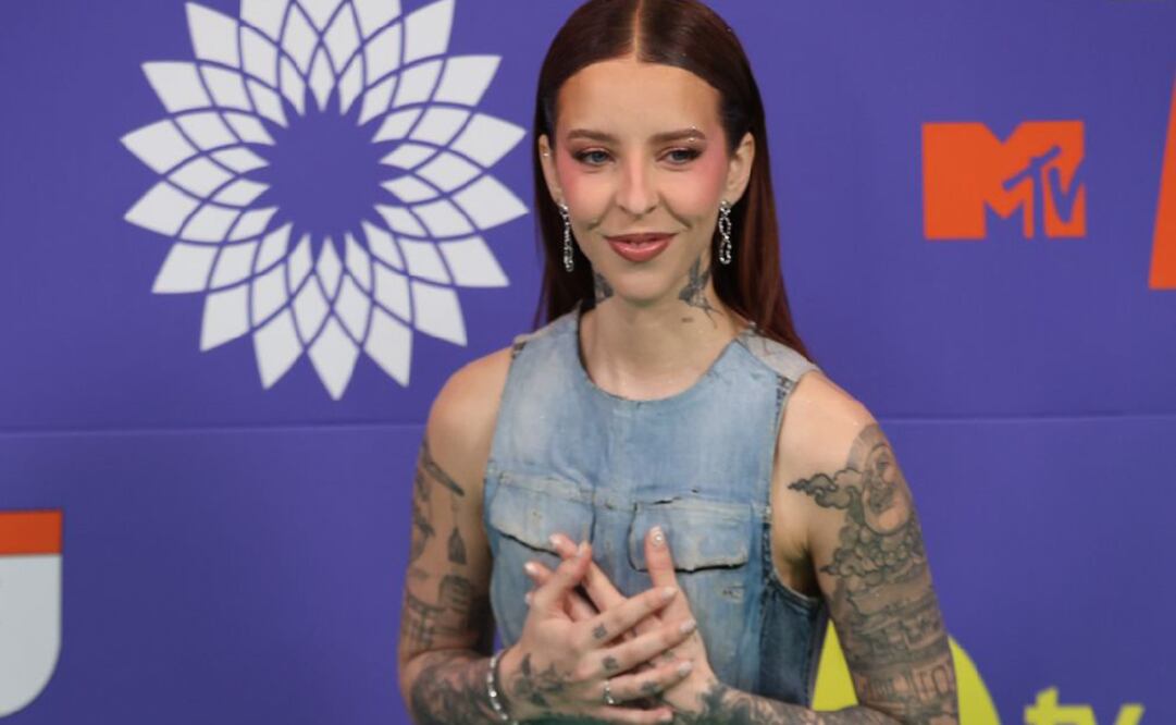 La cantante hizo una breve aparición en la alfombra verde del evento. Foto: Berenice Fregoso/ EL UNIVERSAL.