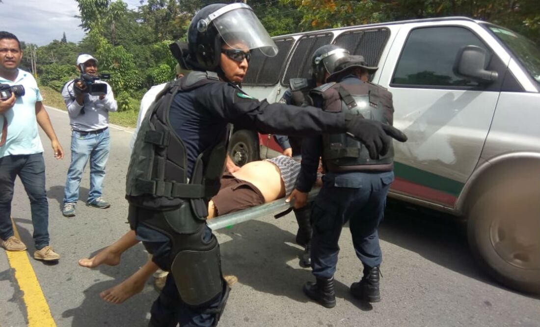 La mujer viajaba con su esposo y un hijo menor, por lo que fue trasladada a bordo de una camioneta del INM al hospital regional de Tapachula. FOTOS: María de Jesús de Peters