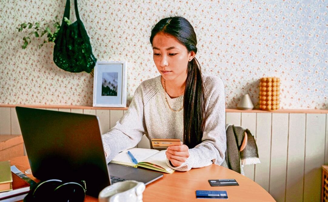 Círculo de Crédito estima que cuatro de cada 10 mujeres son víctimas de la práctica de suplantación de identidad en el sistema financiero nacional, fraude que representó 75% de los reclamos de clientes a bancos el año pasado. Foto: Archivo EL UNIVERSAL