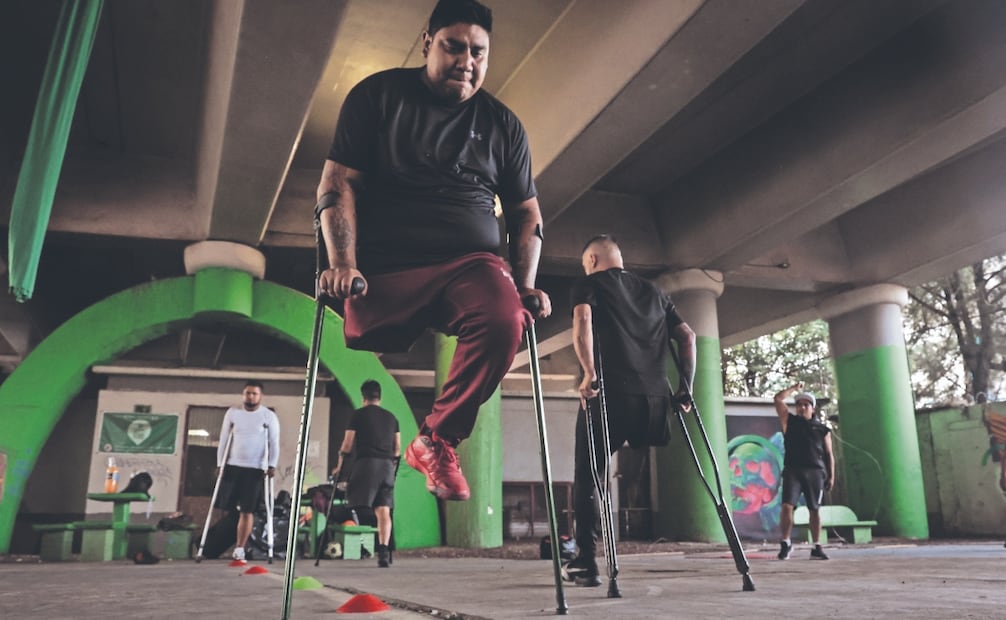 Por su pasión al futbol, se esfuerzan a diario practicando este deporte ante las adversidades. Foto: Luis Camacho/ EL UNIVERSAL