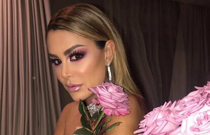 Ninel Conde fabulosa Instagram en bikini neón