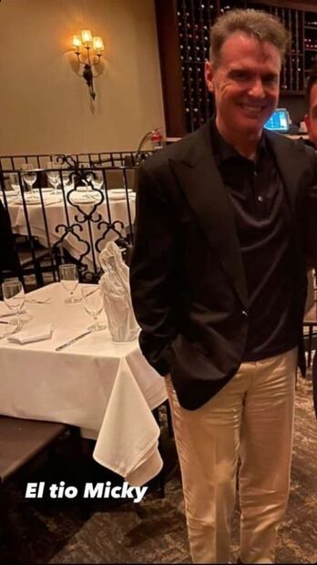 Reaparece Luis Miguel con pantalón de casimir y sudadera