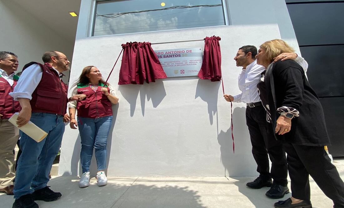 Martí Batres entrega edificio reconstruido en San Miguel Chapultepec tras los sismos de 2017. Foto: Alberto Acosta
