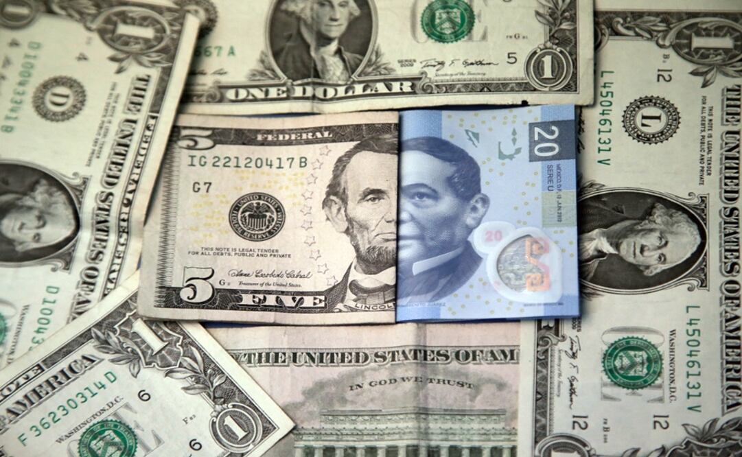Dólar cotiza en $18.10; baja 10 centavos