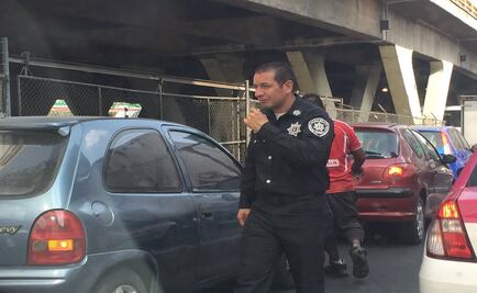 Policías de Naucalpan inspeccionan vehículos, pese a restricción