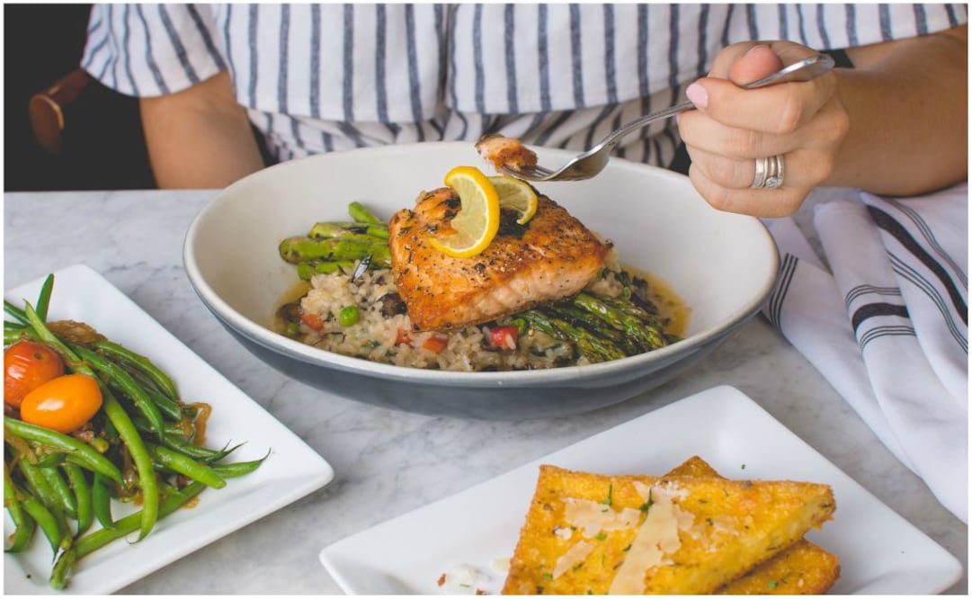 La combinación de una proteína y verduras, es la mejor opción. (Foto: Unsplash)