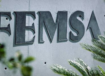Femsa, sin impacto en calificación por salida de Heineken, dice Standard & Poor's