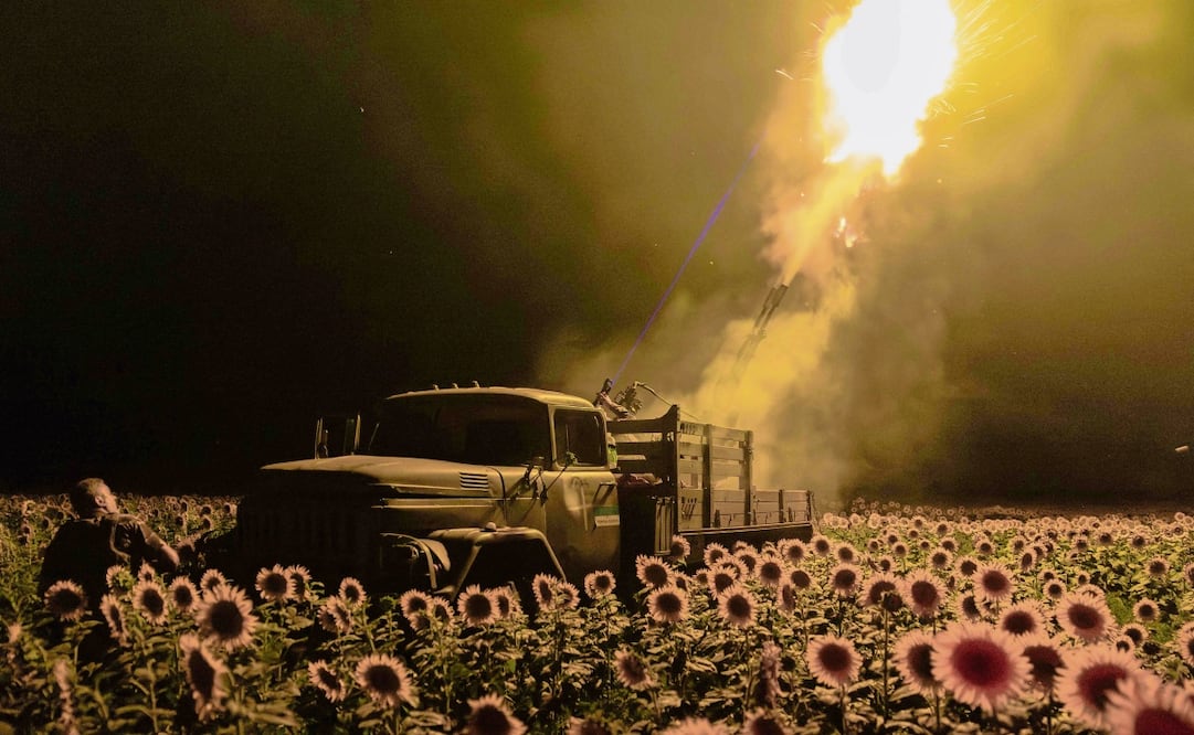 Militares ucranianos, durante un ataque aéreo cerca de Pavlograd, en la región de Dnipropetrovsk, el 19 de julio pasado. Foto: Roman Pilipey / AFP)