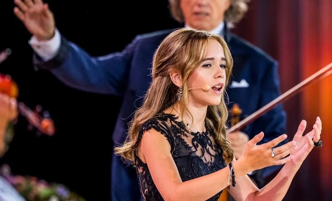 La joven holandesa de 15 años que sufre una rara enfermedad y cuyo conmovedor video cantando con el maestro André Rieu se hizo viral. Foto: BBC
