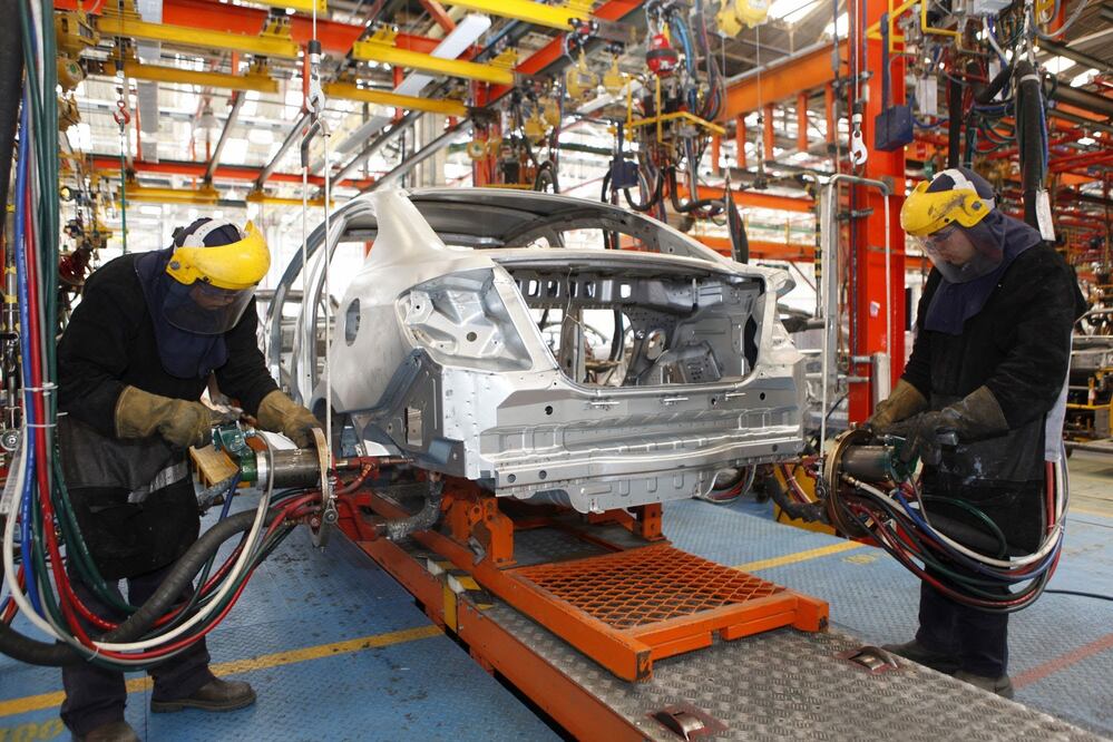 EEUU propone salarios más altos en fábricas de autos en México