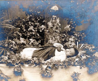 Recuperan historia detrás de momias y fotos post mortem