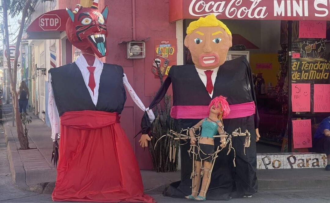 Figuras de políticos, como el presidente de EU Donald Trump y el diputado Cuauhtémoc Blanco, arderán en llamas en la tradicional quema de Judas del Barrio de Santiago, Guanajuato (18/04/2025). Foto: Xóchitl Álvarez / EL UNIVERSAL