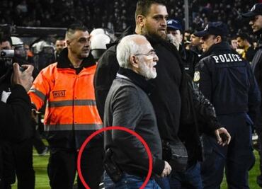 Presidente del PAOK intimida al árbitro con una pistola
