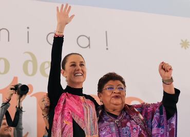 "Me sumo con entusiasmo": Ernestina Godoy acompaña en templete a Sheinbaum