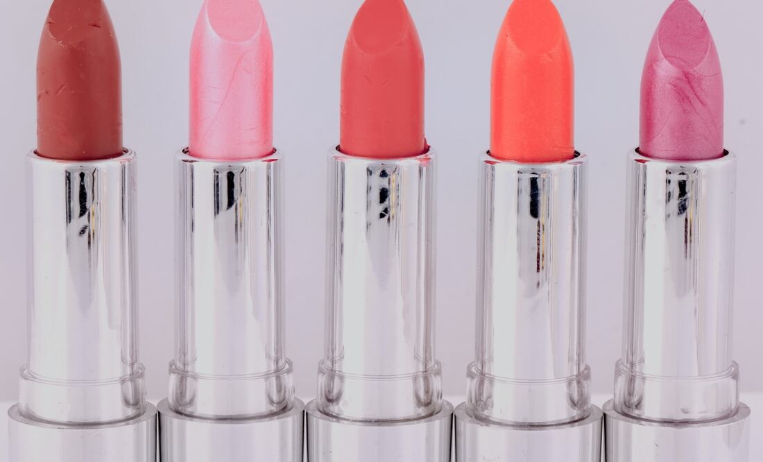 Estos lipsticks son los que siempre serán un hit en tu cosmetiquera y los mejores aliados de un beauty look de impacto / Foto: Uniplash