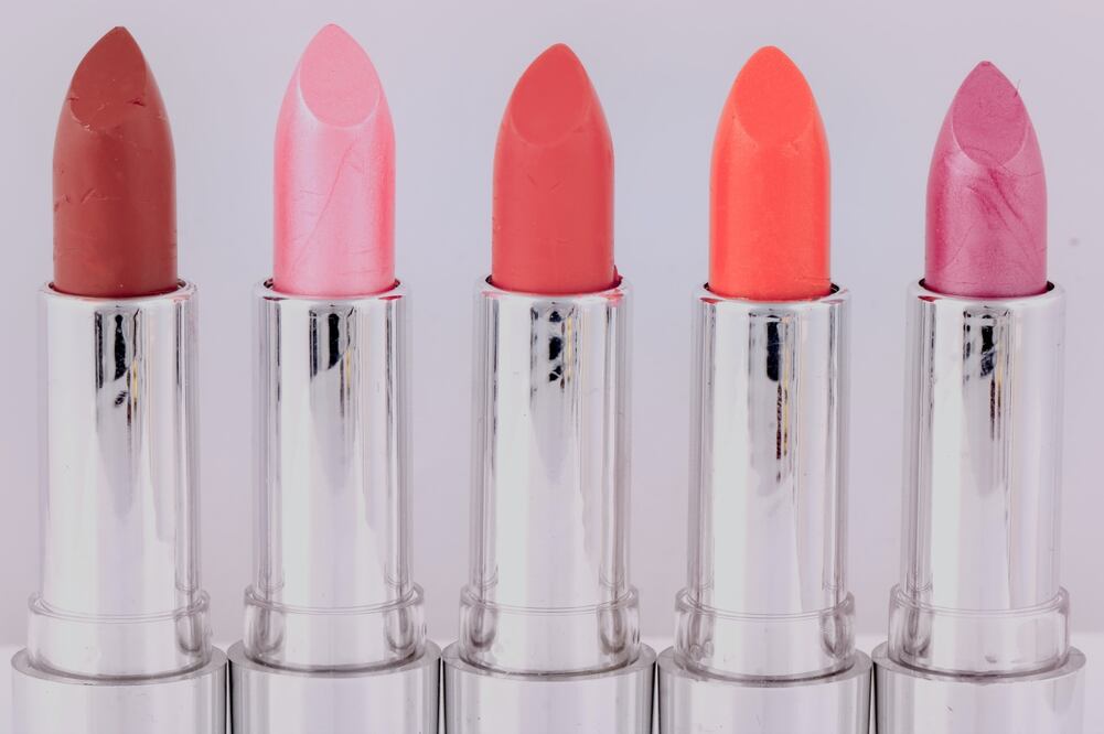 Estos lipsticks son los que siempre serán un hit en tu cosmetiquera y los mejores aliados de un beauty look de impacto / Foto: Uniplash