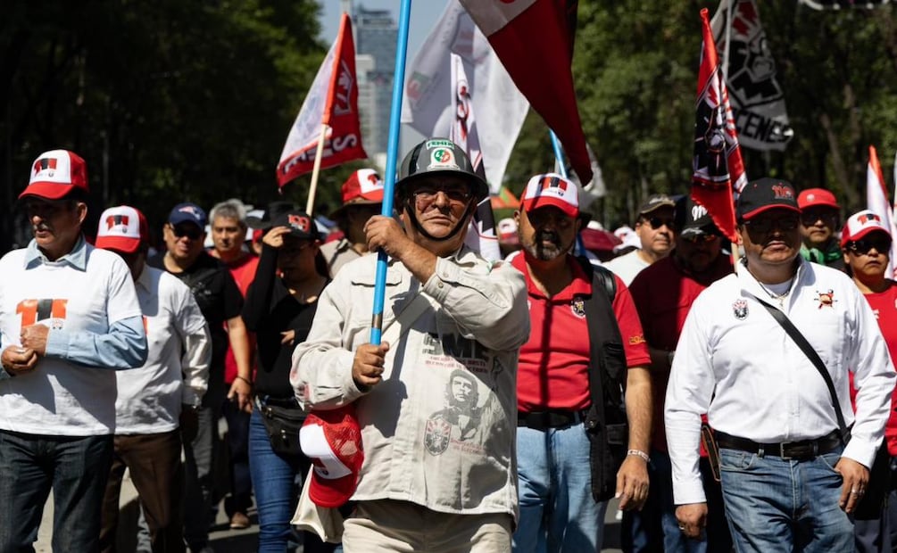 Maestras y maestros de la CNTE marchan rumbo al Zócalo de la CDMX y exigen mejores condiciones laborales (01/05/2026). Foto: Hugo Salvador / EL UNIVERSAL