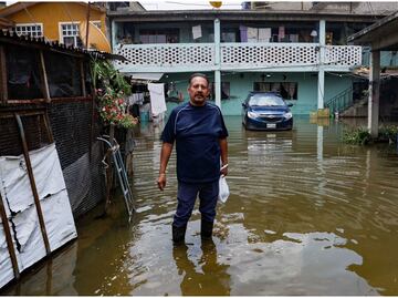 Inundación en Chalco: “Trabajo como Uber y ahorita no puedo sacar mi auto”, declara habitante