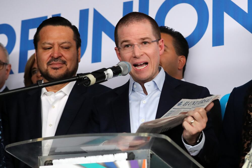 Conferencia de prensa de los senadores panistas con su dirigente nacional, Ricardo Anaya, a su lado el coordinador de la bancada del PAN, Fernando Herrera. Foto: Lucia Godinez. EL UNIVERSAL