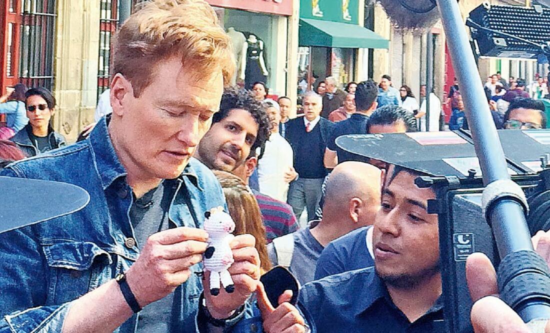 O’Brien convivió con la gente en el Centro Histórico y comió tacos (ERIKA MONROY. EL UNIVERSAL)
