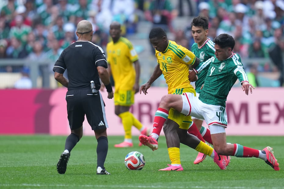 Edson Álvarez en el partido vs Sudáfrica / Foto: Imago7