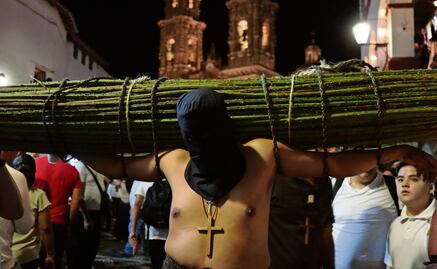 Semana Santa en Taxco en medio de la violencia; oran por paz y empleo en procesión de penitentes