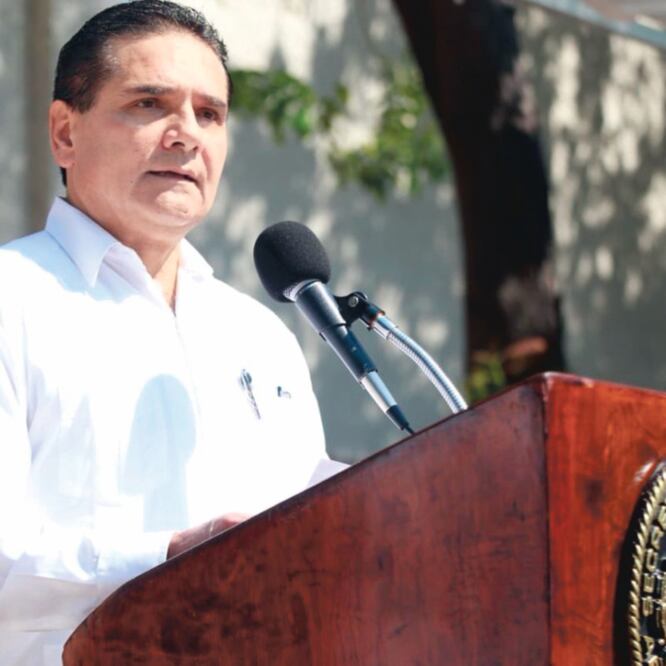 El mandatario de Michoacán, Silvano Aureoles Conejo (PRD), coincidió con los gobernadores panistas y el electo de Jalisco, Enrique Alfaro, al pedir respeto a la soberanía y autonomía de los estados. Foto: TOMADA DE TWITTER