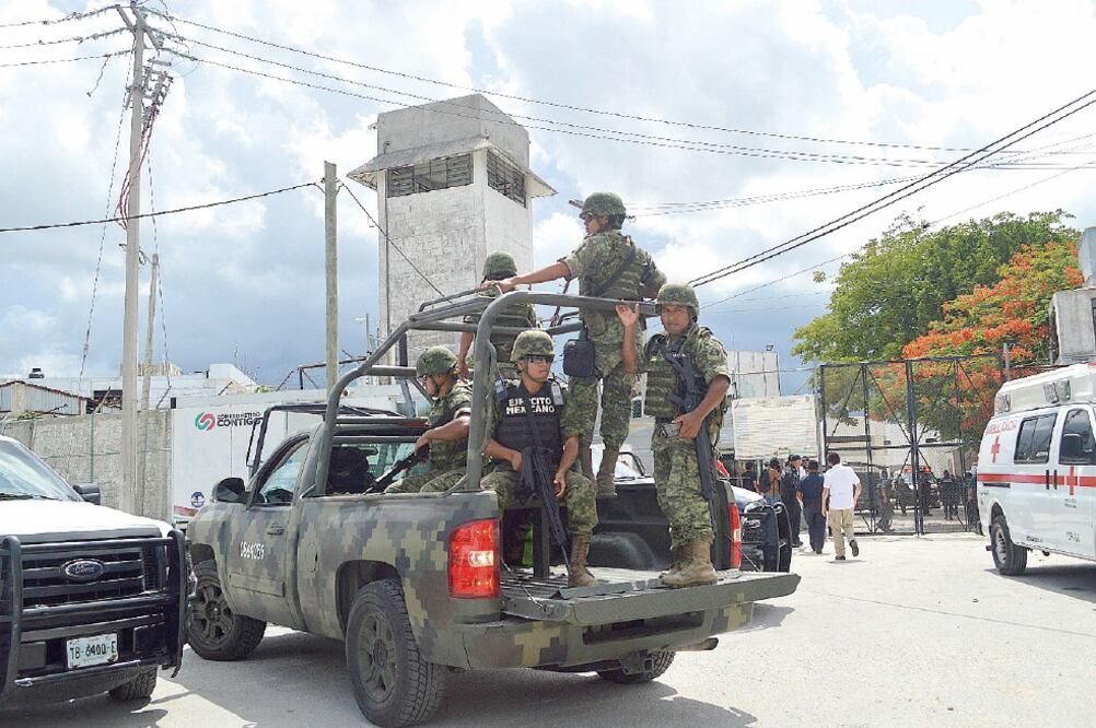 Militares y federales apoyaron en las acciones de vigilancia y aseguramiento del perímetro luego de la disputa al interior de la cárcel (ELIZABETH RYIZ. CUARTOSCURO)