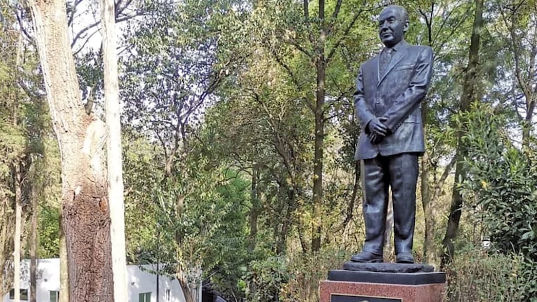 La estatua se colocó el 1 de diciembre de 2012 como uno de los últimos actos del gobierno panista. Foto: X/@BONOelChairo