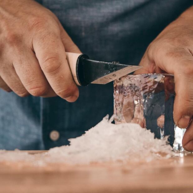 ¿Qué tan importante es el hielo en un coctel?