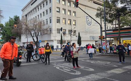 Repartidores por aplicación realizan bloqueo frente a Fiscalía de CDMX; exigen celeridad en casos de Daniel Tadeo y Octavio Martínez