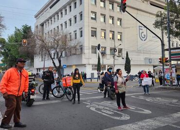 Repartidores por aplicación realizan bloqueo frente a Fiscalía de CDMX; exigen celeridad en casos de Daniel Tadeo y Octavio Martínez