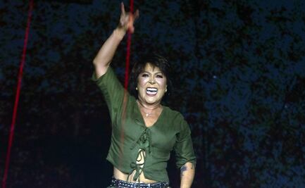 Alejandra Guzmán reaparece tras cirugía de columna: "este es el fin de tanto que he pasado en 13 años"