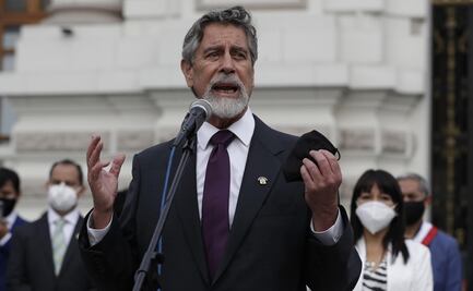 Jura Francisco Sagasti como nuevo presidente de Perú