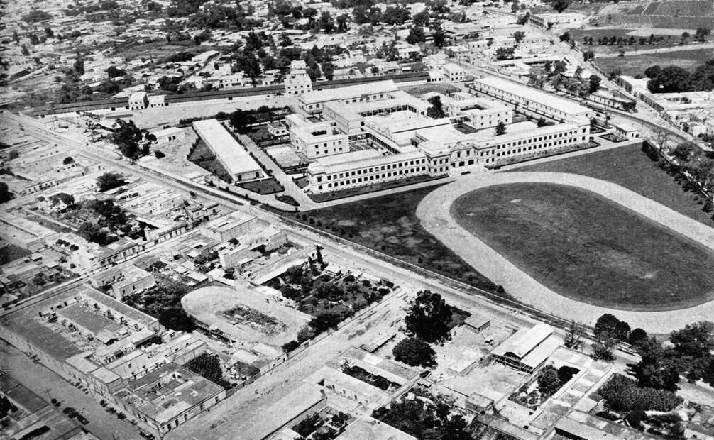 El Colegio Militar de Popotla y su entorno en 1929. Este espacio fue inaugurado en 1910 como Escuela Normal de Maestros, y pertenece al ejército desde 1920; en la parte inferior están la avenida Felipe Carrillo Puerto y la colonia de Santa Julia. Imagen: "Atlas general del Distrito Federal".