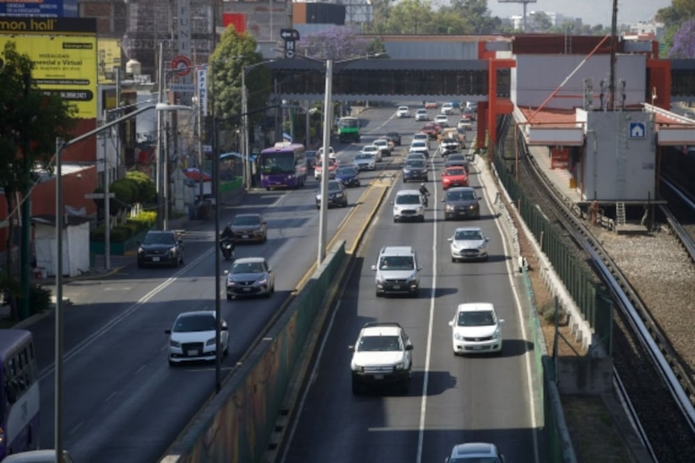 A pesar de la contingencia ambiental, presentan vías principales de CDMX tránsito vehicular constante