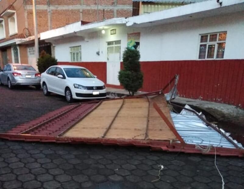 Reportan destrozos en Michoacán por fuertes lluvias y vientos