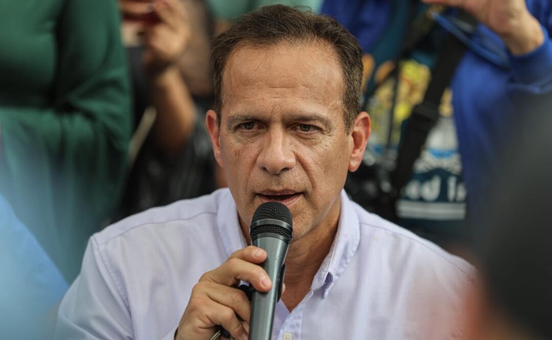 Israel Vallarta en conferencia de prensa frente a la Suprema Corte de Justicia de la Nación (08/08/2025). Foto: Gabriel Pano / EL UNIVERSAL
