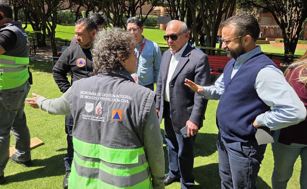 SGIRPC atiende caída de gradas en universidad de Álvaro Obregón. Foto: tomada de X @SGIRPC_CDMX